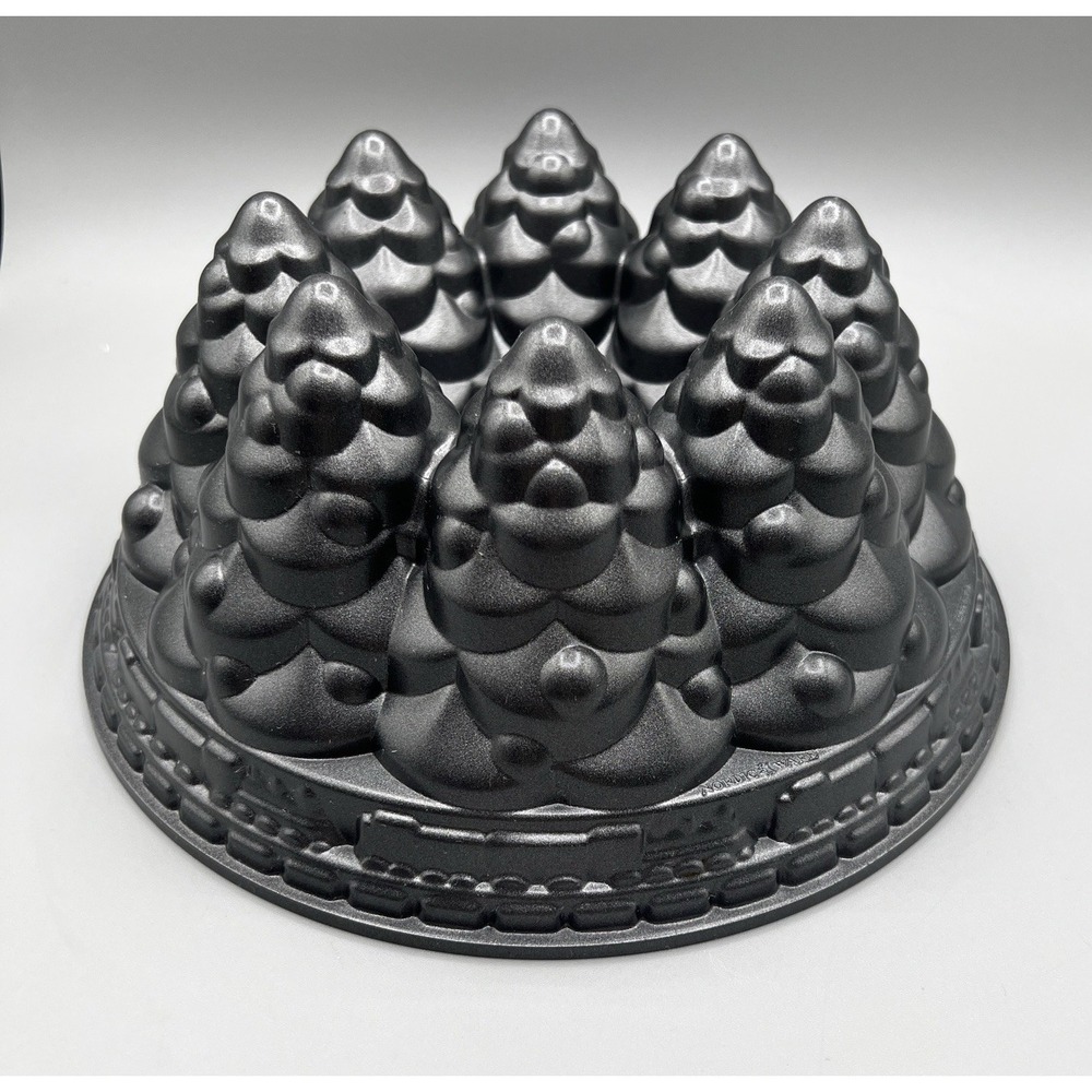 Nordic Ware Holiday Tree‎ Bundt Cake Pan Mold Cast Aluminum 10 Cups